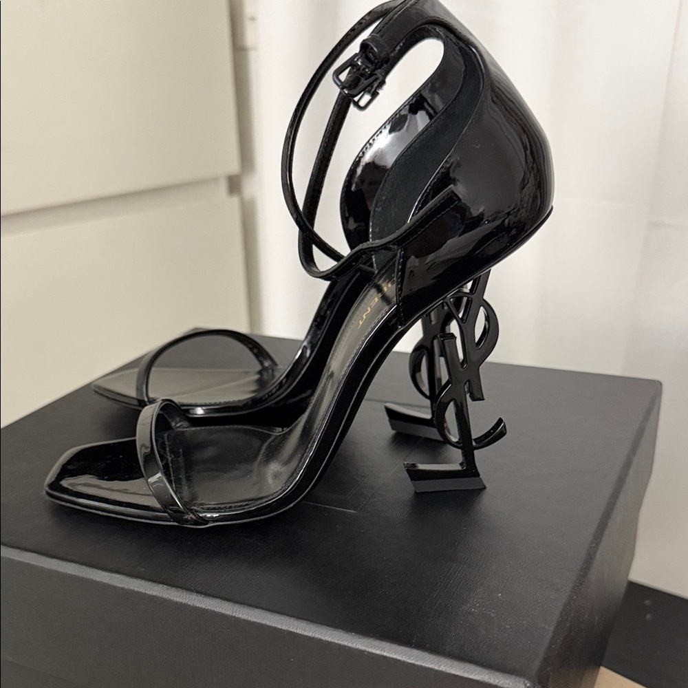 Yves Saint Laurent Glossy Black Strappy Heels mint condition